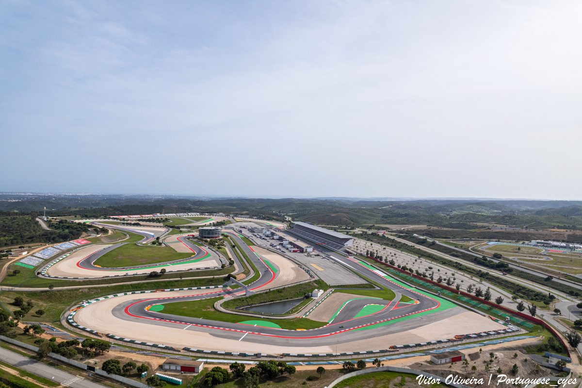 Race resort, hotel and paddock on site — the circuit behind